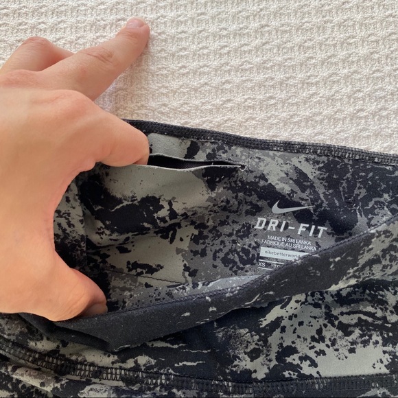 Nike Dri-Fit Black White Splatter Crop Leggings - Picture 4 of 8